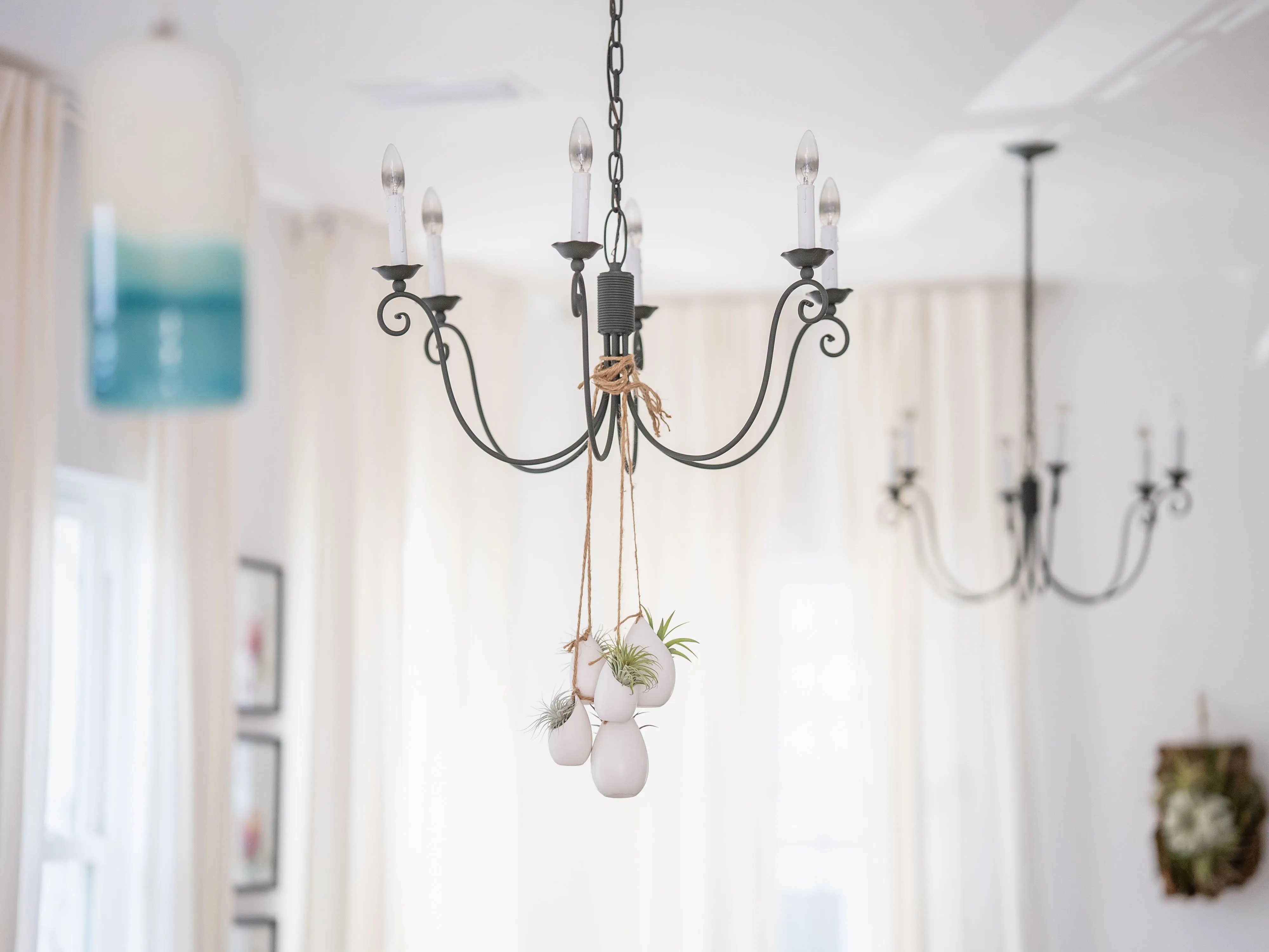 Wholesale - Small Ivory Ceramic Hanging Planter With Flat Bottom